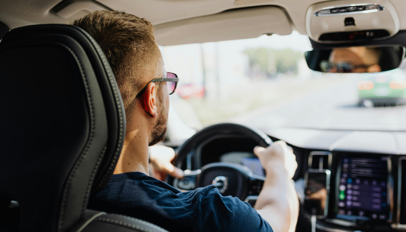 運転時の見えにくさを解消！シーン・タイプ別車用メガネの使い分け方