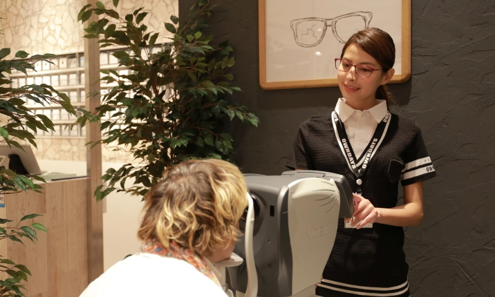 English-language customer support and Free eye tests!