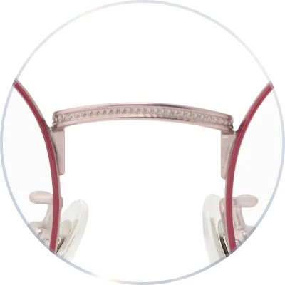 ដោយដែកភ្ជាប់វ៉ែនតាពីម្ខាងទៅម្ខាងបានរចនាយ៉ាងលម្អិតពីMilgrainដែលផ្តល់មកនៅអារម្មណ៏ដែលប្រណិតនិងឆើតឆាយ