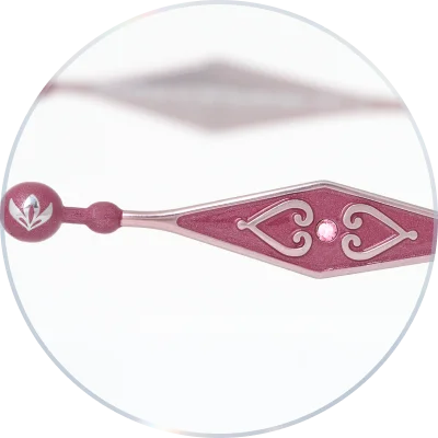 នៅលើដងវ៉ែនតាបានរចនាដែលមានគ្រីស្តាល់ Swarovskiរឹតរតែបន្ថែមនៅភាពលិចធ្លោយនិងអស្ចារ្យ 