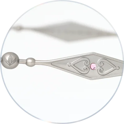 នៅលើដងវ៉ែនតាបានរចនាដែលមានគ្រីស្តាល់ Swarovskiរឹតរតែបន្ថែមនៅភាពលិចធ្លោយនិងអស្ចារ្យ