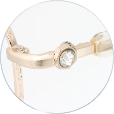 នៅលើដងវ៉ែនតាបានរចនាដែលមានគ្រីស្តាល់ Swarovskiដែលជាប្រភេទគ្រីស្ដាល់មកពីប្រទេសអូទ្រីស