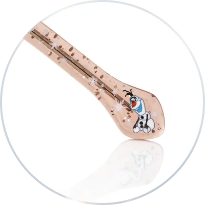 គន្លឹះនៃដងវ៉ែនតារចនាជាផ្កា​ព្រិល​ដែលមាន​ពន្លឺ​ចែងចាំង​ដូច​ជា​ផ្កាព្រិល​ដែល​កំពុង​ធ្លាក់​យ៉ាង​ស្រទន់។