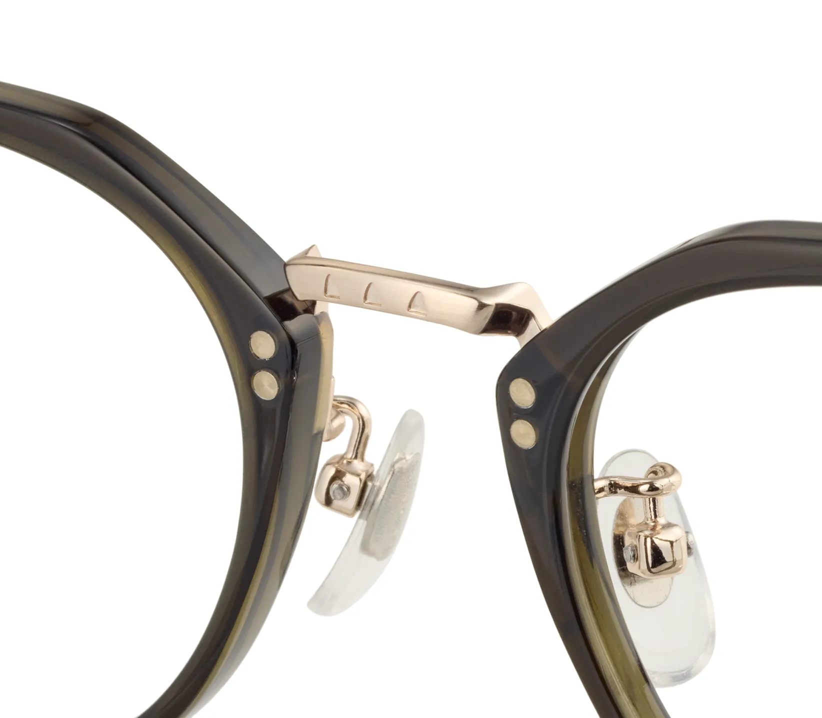 ブリッジにはホグワーツ城の窓をイメージした刻印