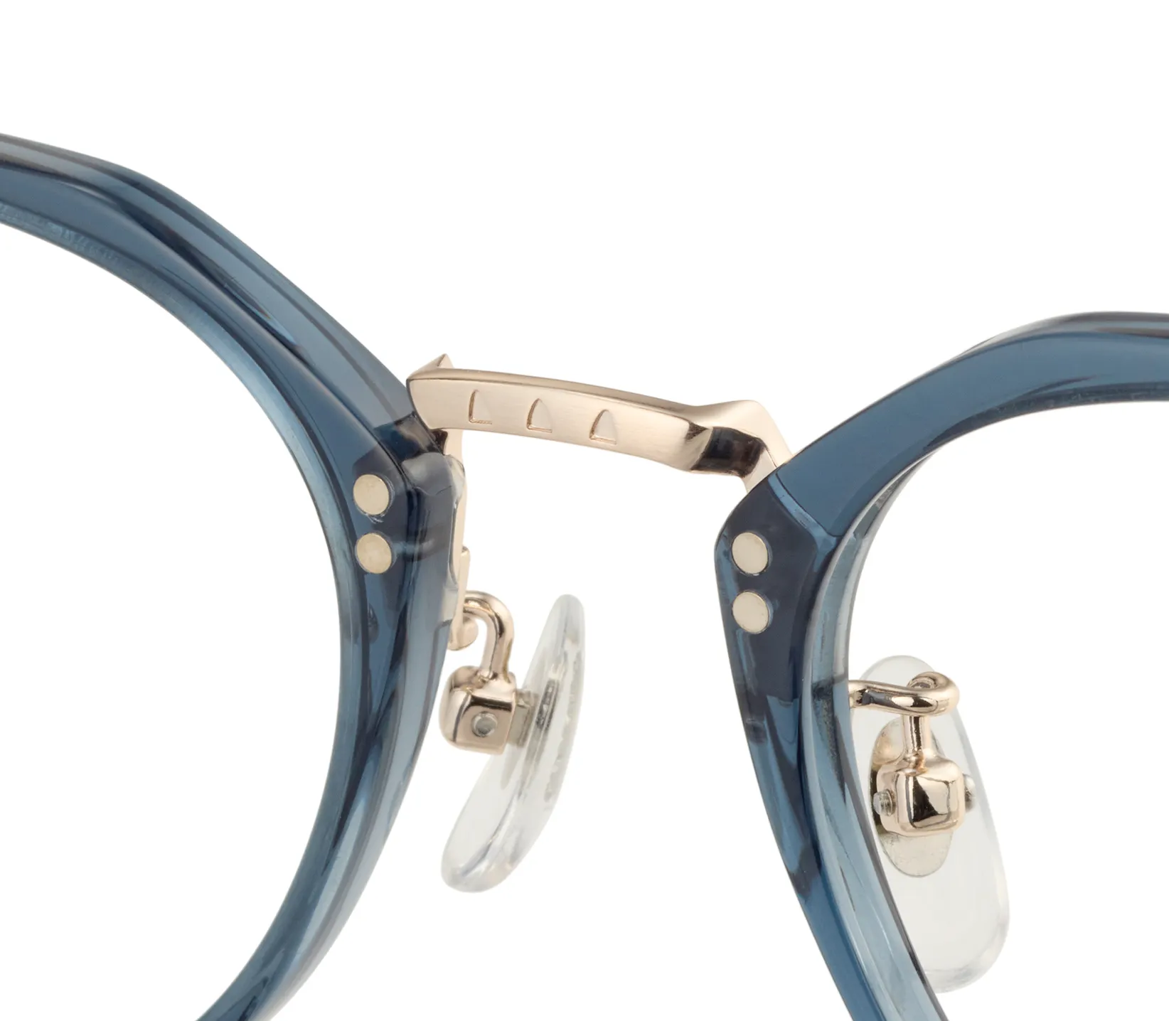 ブリッジにはホグワーツ城の窓をイメージした刻印