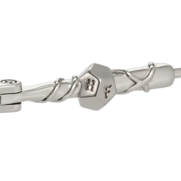 左テンプルにD&Dのダイスのモチーフ