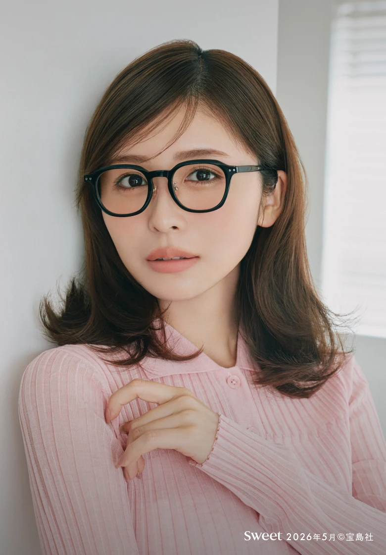 長濱ねるさんがGraph Belleのメガネを着用