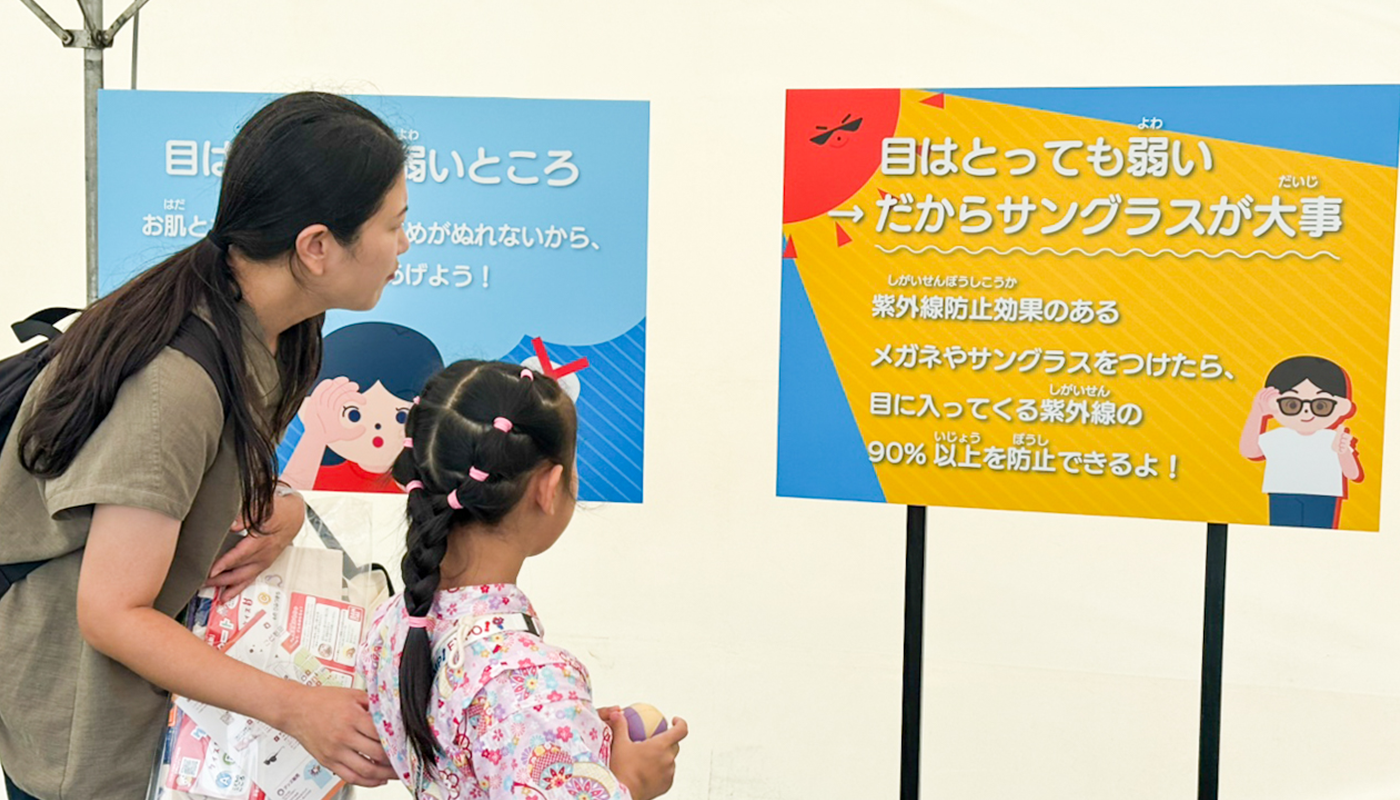 ブースに人が集まっている雰囲気２