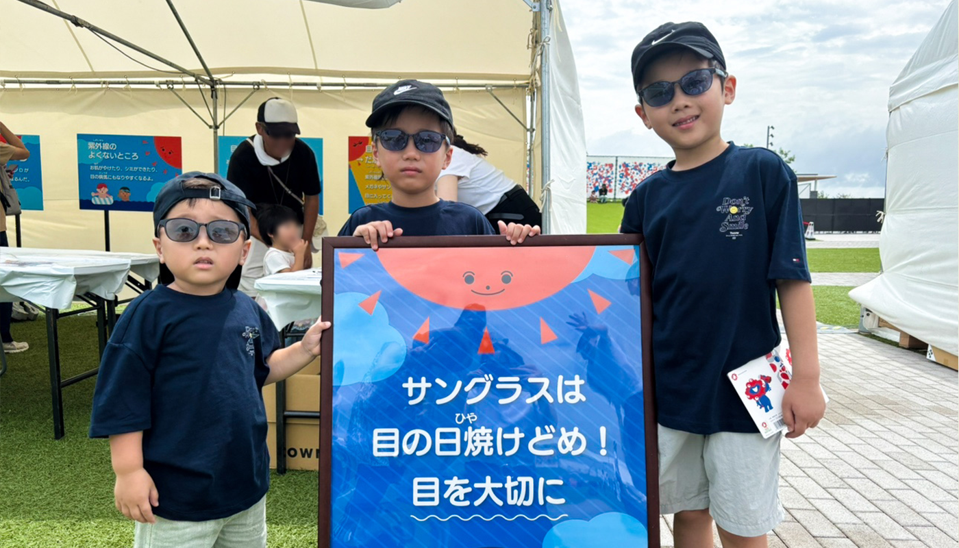 サングラスをかけている子ども２