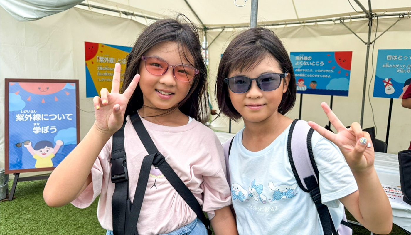 サングラスをかけている子ども４